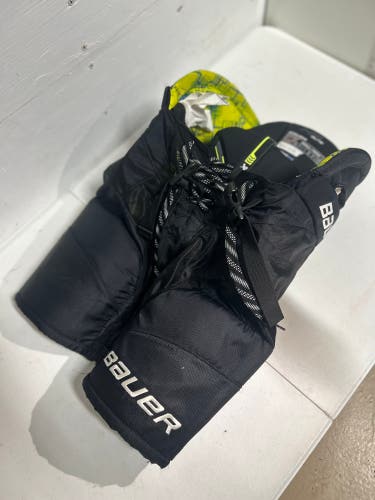 Men's Junior Small Bauer HP Elite Hockey Pants (Used)