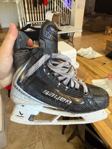 2025 Bauer Vapor Flylite Hockey Skates Regular Width Size 4 (Used)