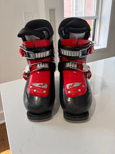 Nordica Fire Arrow 18-19.5 Ski Boots (Used)