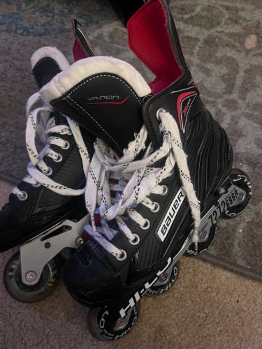 BAUER VAPOR XR300 INLINE HOCKEY SKATES – SIZE 4 REGULAR Width