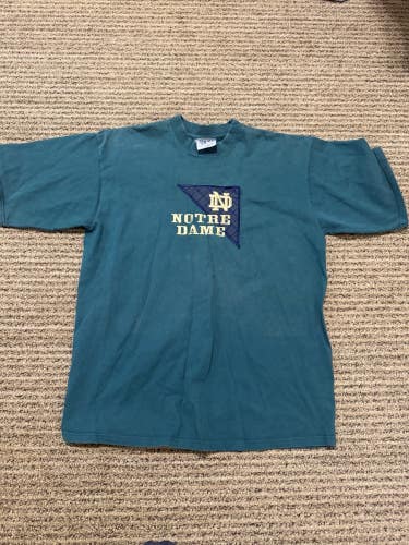 Vintage Wolf Notre Dame Fighting Irish Embroidered T-Shirt Xl