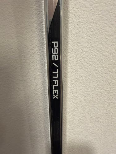 Senior Bauer Vapor Hyperlite 2 Left Hand Hockey Stick P92 77 Flex (Used)