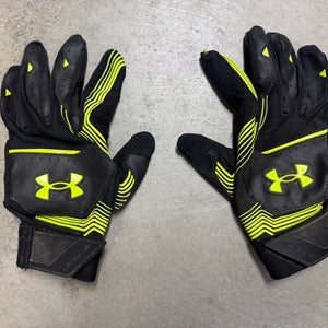 Used Youth Small Under Armour Batting Gloves