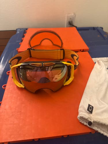Unisex Oakley Airbrake Ski Goggles (Used)
