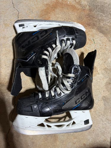 Black 2023 CCM JetSpeed FT675 Hockey Skates Regular Width Size 3 Intermediate