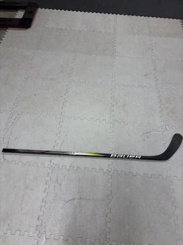 Junior Bauer Vapor Hyperlite 2 Left Hand Hockey Stick P92 50 Flex (Used)
