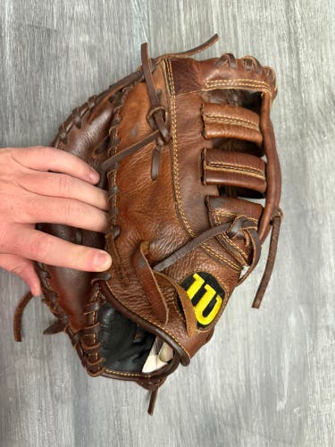 Wilson A800 LH First Base Baseball Glove 12" (Used like new)