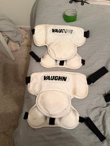 Vaughn Velocity Ice Hockey Goalie Knee Guards / Thigh Guards - white
