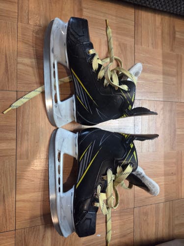 Black/Yellow CCM Tacks 1092 Hockey Skates Regular Width Size 1 (Used)