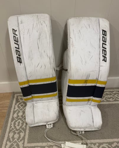 Medium Bauer GSX Goalie Leg Pads (Used)