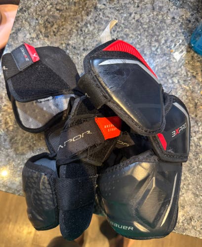 Senior Medium Bauer Vapor 3Xpro Elbow Pads (Used)