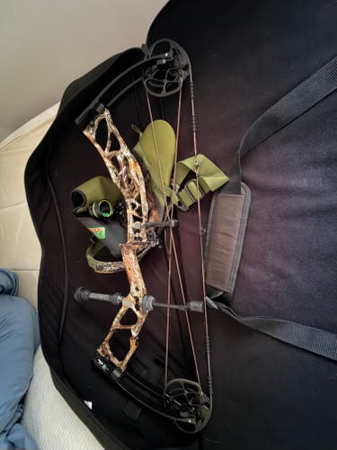 Elite Ritual 30 Hunting bow fully equipped