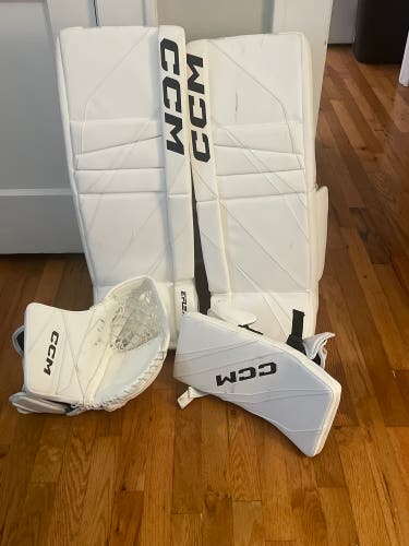 31" CCM Extreme Flex E6.9 Goalie Leg Pads (New)