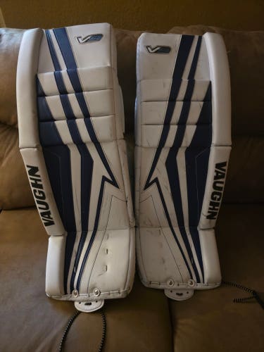 30" Vaughn V9 Goalie Leg Pads (Used)