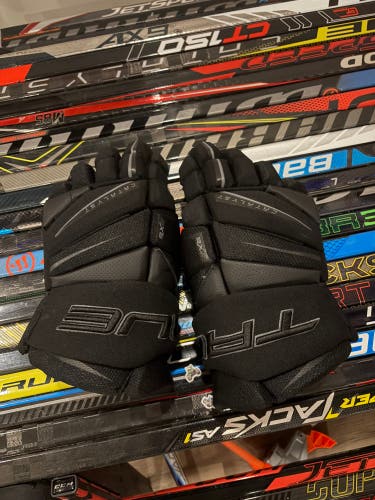 True Catalyst 9X5 Gloves 15" (New)