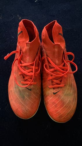 Red Women's Size M 5.5 (W 6.5) Nike Phantom Luna Elite Cleats