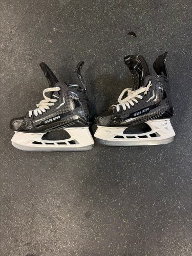Black 2022 Bauer Supreme Mach Hockey Skates Regular Width Pro Stock Size 6 (Used)