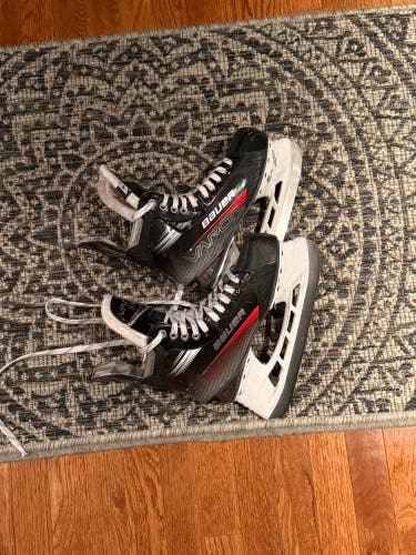 Black/White 2022 Bauer Vapor X3 Hockey Skates Regular Width 6 (Used)