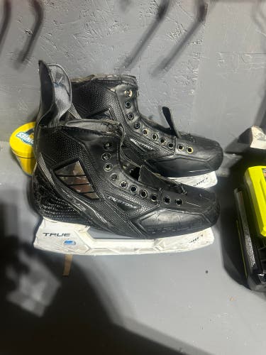 True Pro Custom Hockey Skates Regular Width 9 (Used)