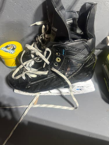 True Pro Custom Hockey Skates Regular Width 9 (Used)