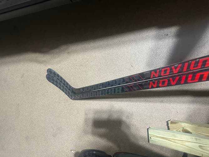 (2 pack)Senior Warrior Novium 2 Pro Right Handed Hockey Stick W03 87 Flex (New)