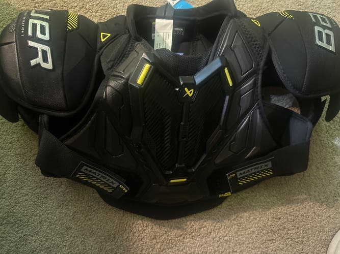 Men's Medium Senior Bauer Supreme Matrix Shoulder Pads (New) 2023 model
