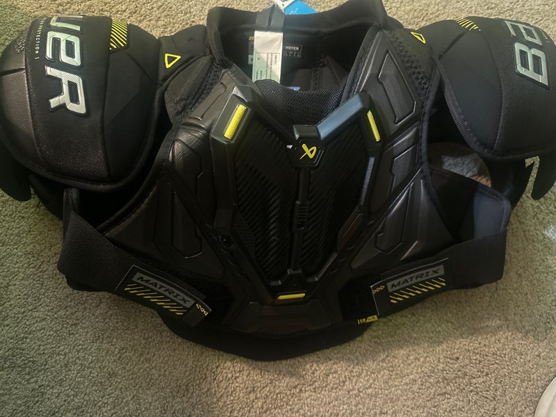 Men's Medium Senior Bauer Supreme Matrix Shoulder Pads (New) 2023 model