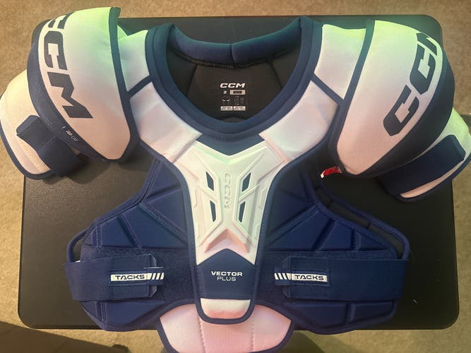 Men's Medium Senior CCM Vector Plus Shoulder Pads (New) 2024 model