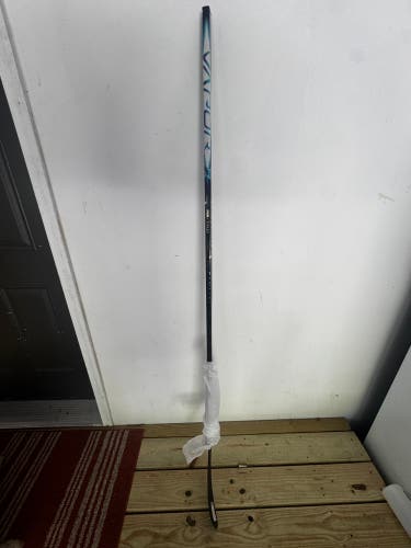 Senior Bauer Vapor Flylite Right Handed Hockey Stick P28 77 Flex (New)