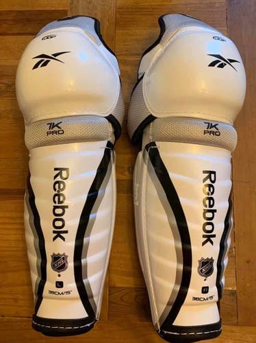 (LOOKING FOR) 7k pro/19k shin pads