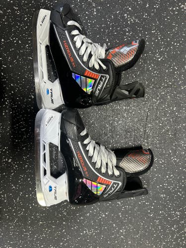 True HZRDUS 5x Hockey Skates Regular Width Size 4 (Used)