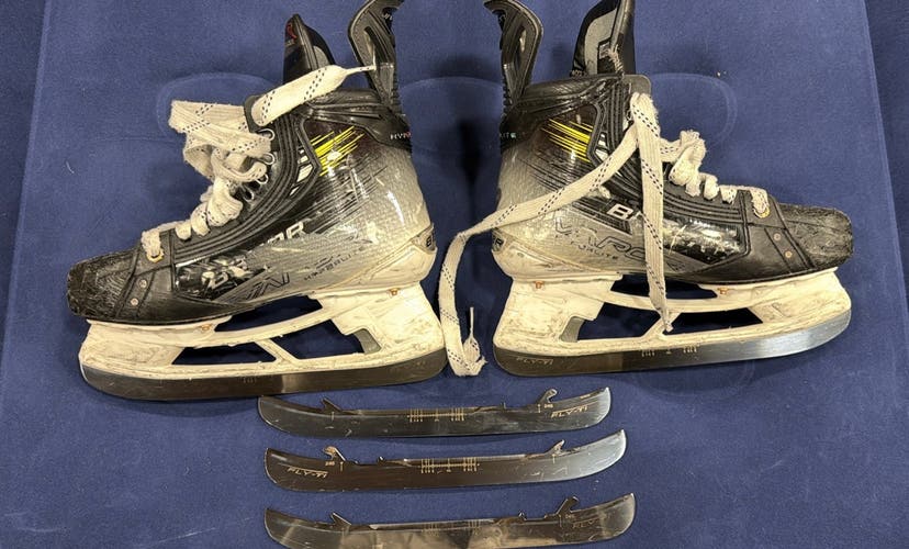 2024 Bauer Vapor Hyperlite 2 Hockey Skates Size 5.5 (Used)
