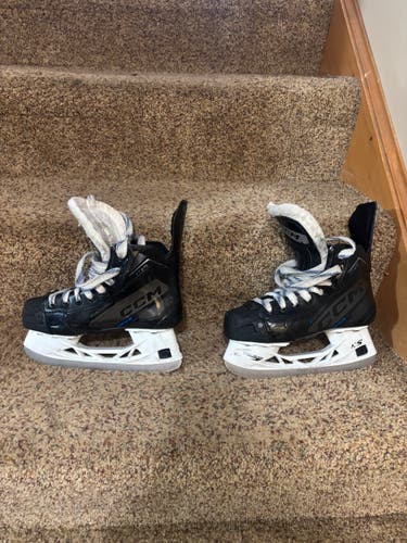 CCM JetSpeed FT675 Hockey Skates Regular Width Size 1.5 (Used)