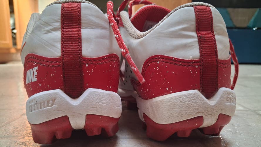 Red Kid's 4.5Y (Big Kids / Youth) Youth Nike Low Top Molded Cleats (Used)