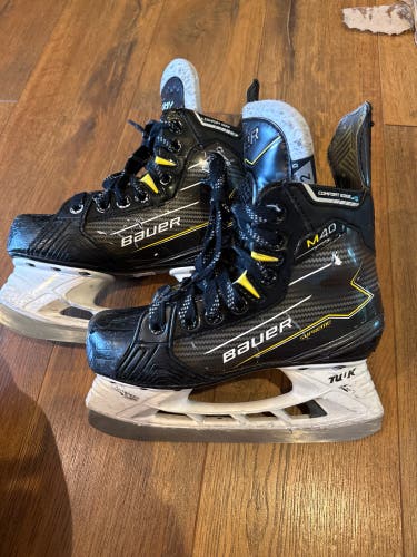 2024 Bauer Supreme M40 Hockey Skates Regular Width Size 2 (Used)