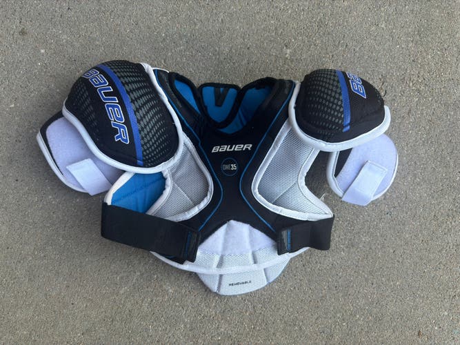 Medium Junior Bauer Supreme One35 Shoulder Pads (Used)