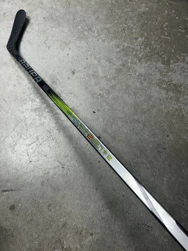 70 Flex P90TM Senior Bauer Vapor Hyperlite2 Right Hand Hockey Stick (Used)