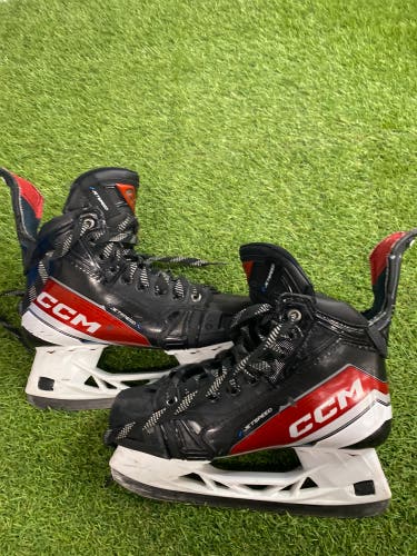 Intermediate CCM JetSpeed Vibe (SMU) Hockey Skates Wide Width Size 5.5 (Used)