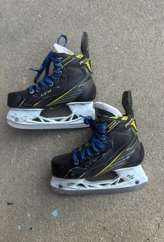 CCM Tacks 4092 Hockey Skates Size 3 (Used)