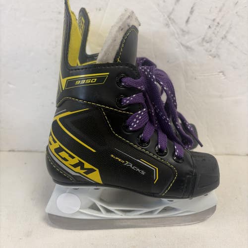 Youth Junior Size 9 CCM Super Tacks 9350 Ice Hockey Skates