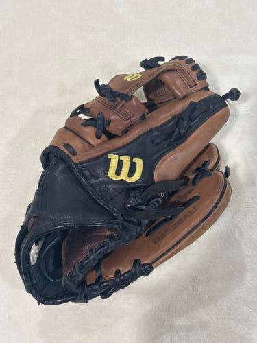 Wilson A800 RH Infield Baseball Glove 11.75" (Used)