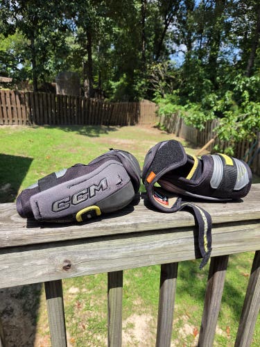 Senior Small CCM Tacks Elbow Pads (Used)