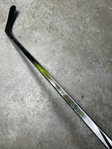 77 Flex P92 Senior Bauer Vapor Hyperlite2 Right Hand Hockey Stick (Used)