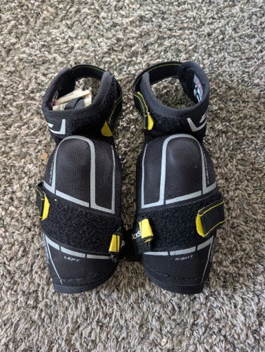 Junior Small CCM Tacks 9550 Elbow Pads (Used)