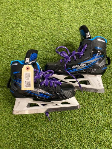 Intermediate Bauer GSX Hockey Goalie Skates Regular Width Size 4 (Used)