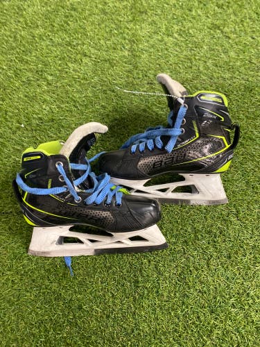 Junior Bauer GSX Hockey Goalie Skates Extra Wide Width Size 3.5 (Used)