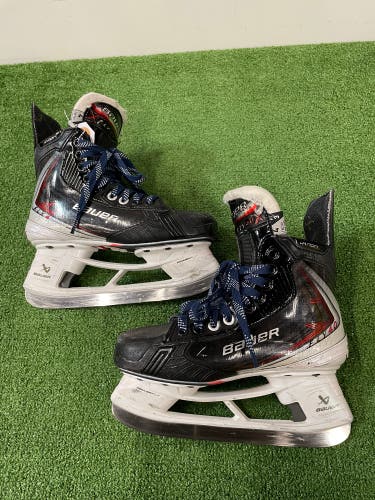 Intermediate Bauer Vapor Fly40 Hockey Skates Size 4 (Used)