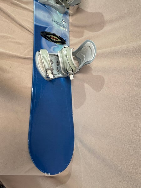 Women's Morrow Mantra Snowboard With Medium Bindings 148 cm (Used