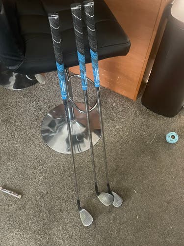 Men's wedges set .. wedge flex on all 3  (Used)