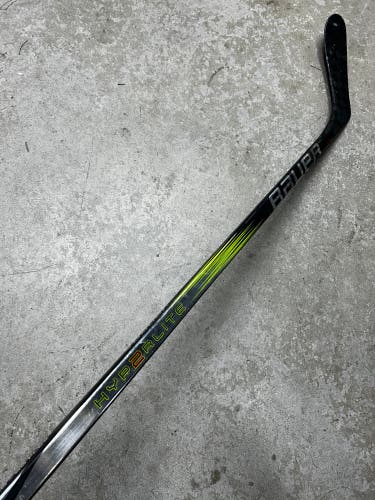 55 Flex P28 Intermediate Bauer Vapor Hyperlite2 Left Hand Hockey Stick (Used)